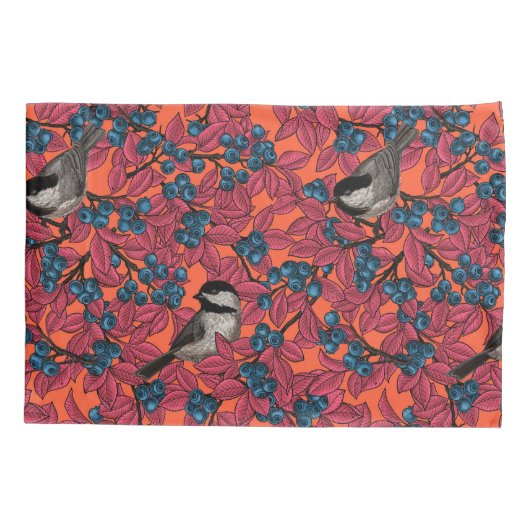 Chickadevogels op blauwbes-takken op sinaasappel kussensloop (Achterkant)