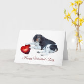 Chien avec carte de la Saint-Valentin de coeur (Fleur jaune)