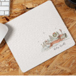 Chien Dachshund hivernal mignon | Monogramme<br><div class="desc">Ajoutez une touche de charme à votre espace de travail grâce à cette adorable petite souris Dachshund Winter Mouse Pad. Doté d'une aquarelle fantaisie illustrant un dachshund ludique qui dashing à travers un merveilleux pays enneigé, ce design apporte chaleur et gaieté de vacances à tout bureau. La palette de couleurs...</div>