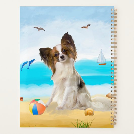 Chien de Papillon sur la plage (Dos)