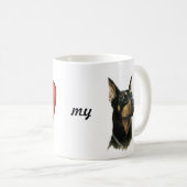 Chien de tasse de Pinscher de dobermann (Devant droit)