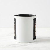 Chien jaune de labrador retriever sur la tasse en (Centre)