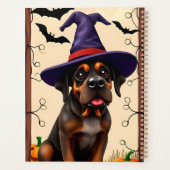Chien mignon avec chapeau de sorcière (Dos)
