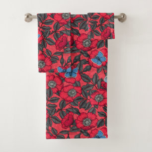 Chien rose et papillons en rouge et bleu