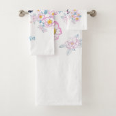 Chien Samoyed et fleurs roses, nom customisé (En situation)