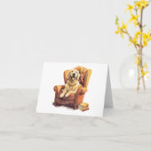 Chien sur chaise avec livres carte blanche (Fleur jaune)
