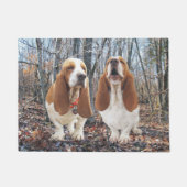 Chiens de basset dans le tapis de porte en bois (Devant)