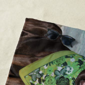 Chiens drôles sur la serviette de plage de plage (En situation)