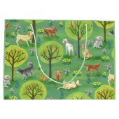 Chiens mignons dans le sac de cadeau de parc de (Dos)