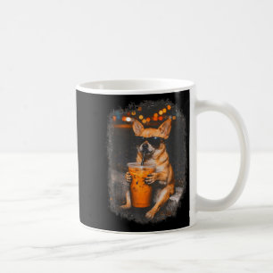 Chihuahua met bril die ijskoude koffie drinkt hond koffiemok