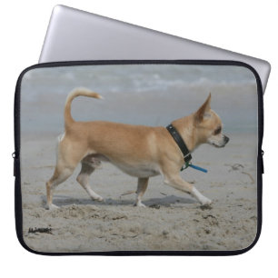 Chihuahua op Beach Laptop Sleeve