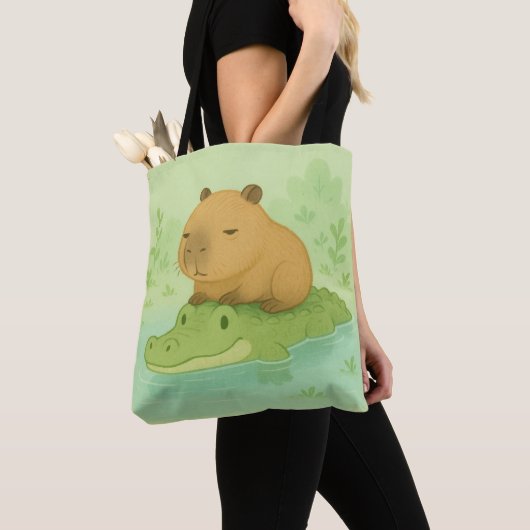 Chill Brown Capybara over groene krokodil in natuu Draagtas (Dichtbij)