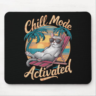 Chill Mode geactiveerde kat met gels op het strand Muismat