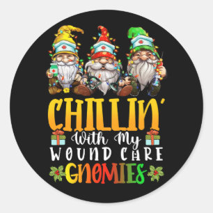 Chillin met mijn Wond Care verpleegkundigen Gnomie Ronde Sticker