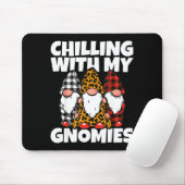 Chilling With My Gnomies _ Cute Garden Gnome Chris Muismat (Met muis)