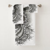 China Dragon, Black and White Design in Tattoostyl Bad Handdoek (Insitu)