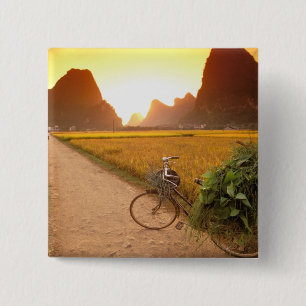 China, Guangxi. Yangzhou, Fiets op het platteland Vierkante Button 5,1 Cm