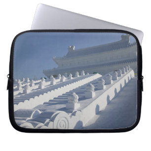 CHINA, Heilongjiang Provincie, Haerbin (Harbin). 2 Laptop Sleeve