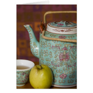 China, Hong Kong. Traditionele Chinese theepot & 2