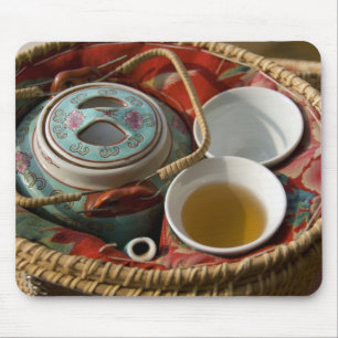 China, Hong Kong. Traditionele Chinese theepot & 3 Muismat