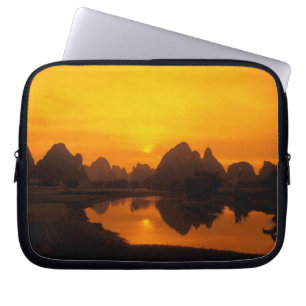 China. Kleurrijk China. Mooie Li rivier. Laptop Sleeve
