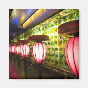 China, Shanghai. Bar in de bar Xin Tian Di Magneet