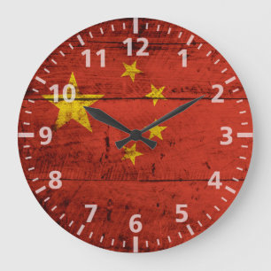 China vlag op oude houten korrel grote klok