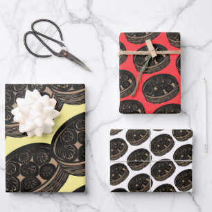 Chinese dumplings op inpakpapier vel