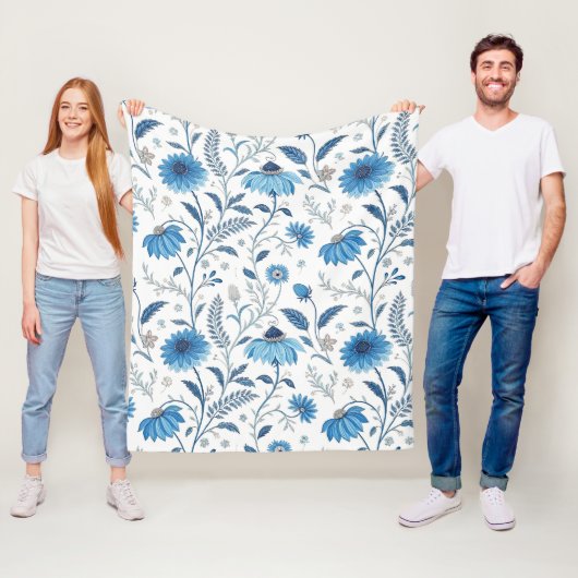 Chinoiserie Blue Echinacea Pattern Fleece Deken (In situ)