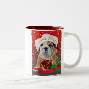 Chiot anglais de bouledogue dans des tasses de