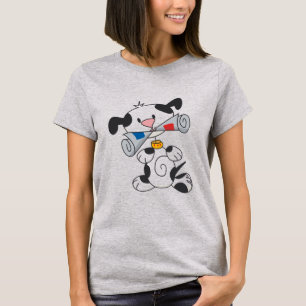Chiot avec le T-shirts et les cadeaux de journal