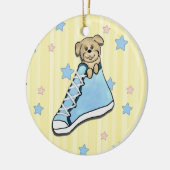 Chiot dans un ornement bleu de chaussure (Gauche)