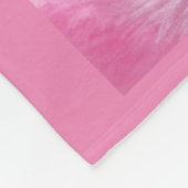 Chiot dormant sur la couverture rose d'ouatine (Coin)