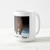 Chiot pomeranian de chocolat sur la tasse (Devant droit)