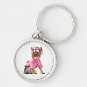 Chiot Terrier Yorkshire sur un porte-clés rose