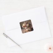 Chipmunk die zijn gezicht bestudeert vierkante sticker (Envelop)
