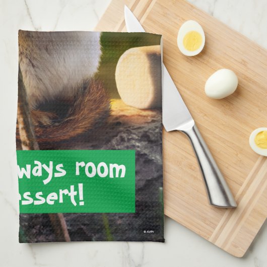 Chipmunk Eating Marshmallow Theedoek (Quarter Fold)