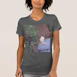 Chipmunk op een boomstronk t-shirt