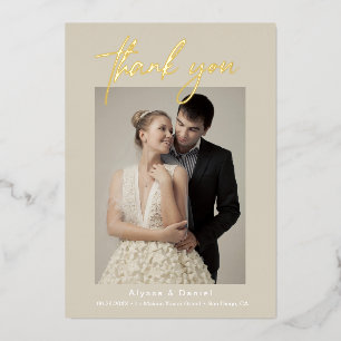 Chique Beige trouwfoto's handlettering Script Folie Uitnodiging