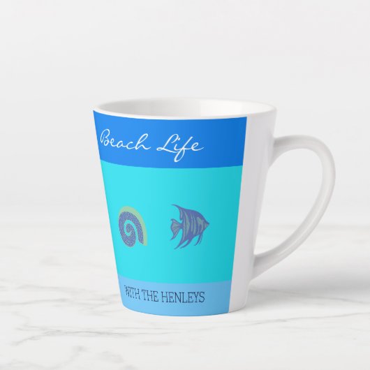 Chique blauwe strepen vis familienaam strand huis latte mok (Rechts)