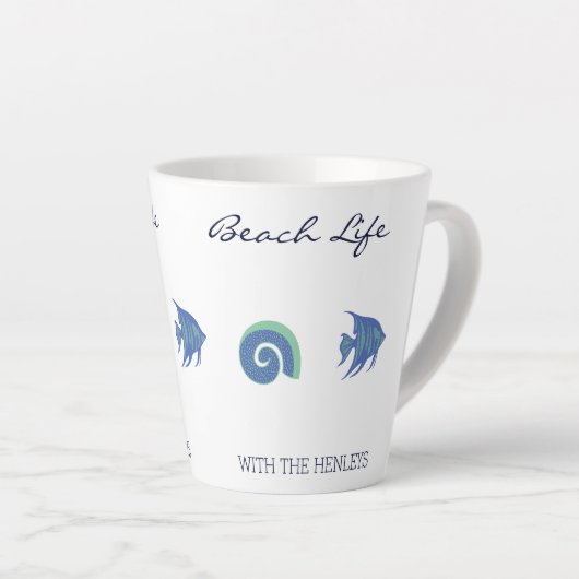 Chique Blauwe Witte Vis en Shell Familie Strandhui Latte Mok (Rechterhoek)