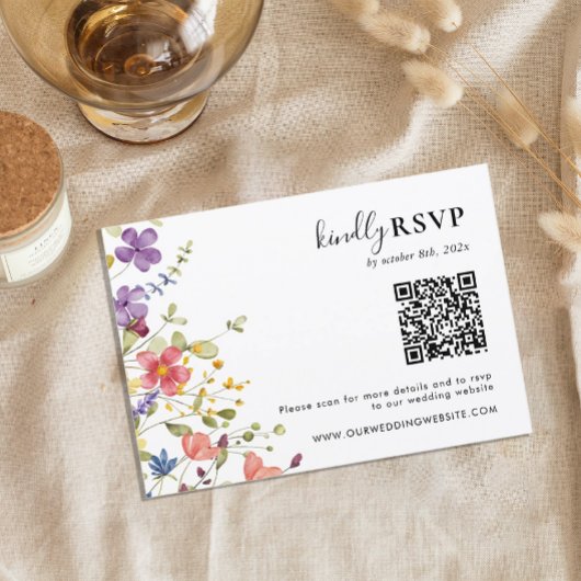 Chique bloeiende wilde bloemen QR code bruiloft RSVP Kaartje