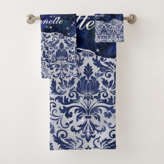 Chique bloemenglitterij Navy Blauw Zilver Monogram Bad Handdoek (Insitu)