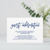 Chique Hand Lettered Navy Bruiloft Gast Informatie Informatiekaartje (Staand voorkant)