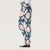 Chique in camouflage leggings (Links)