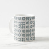 Chique koffie Mok: Welsh wandtapijt patroon, grijs Koffiemok (Voorkant links)