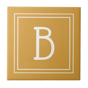 Chique, met monogram gegouden geel & witte initiaa tegeltje