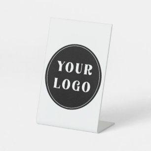 Chique, minimalistisch, stijlvol en  reclamebord met voetstuk