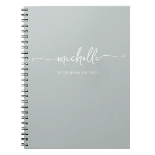 Chique Moderne Saliegroene Script Monogram Naam Notitieboek