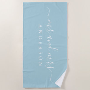 Chique pasgetrouwde Mr Mrs monogram blauwe gloed Strandlaken